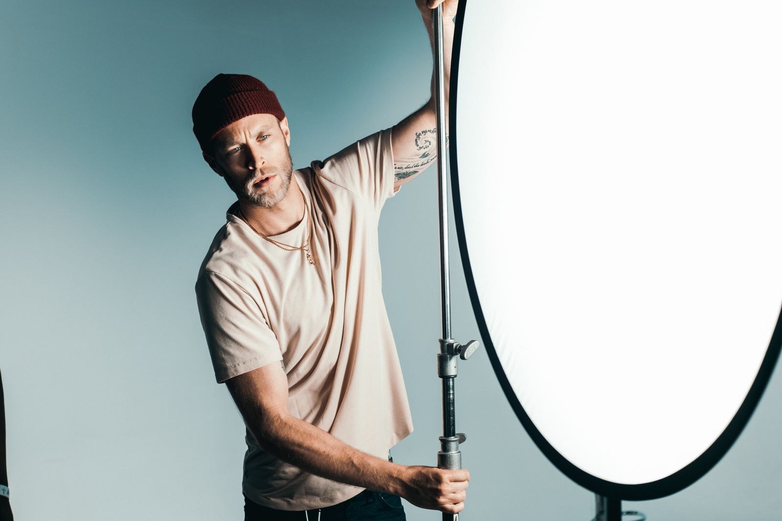 Studio lights in a recording setup